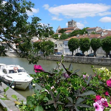 Saint-SavinienDe Charme Et D'Eau住宿加早餐旅馆 外观 照片