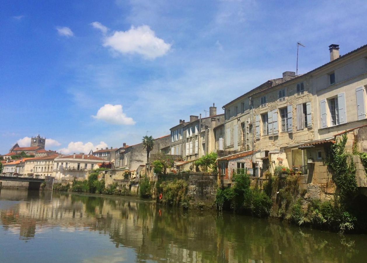 Saint-SavinienDe Charme Et D'Eau住宿加早餐旅馆 外观 照片